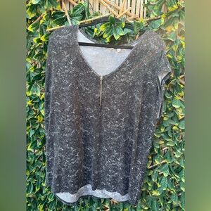 ▪️ 4/$25- Reitmans Black & White Patterned‎ Zip Detail Top